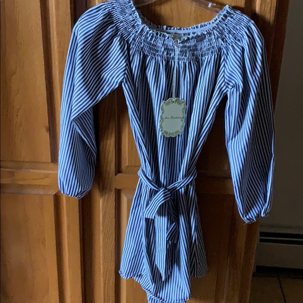 NWT Belted striped blouse. ❤️ 💙 💜